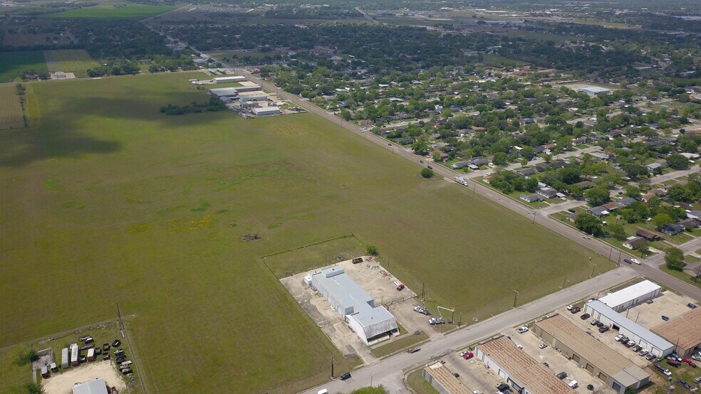 More Photos Of 3701 E Rio Grande St, Victoria Industrial For Sale