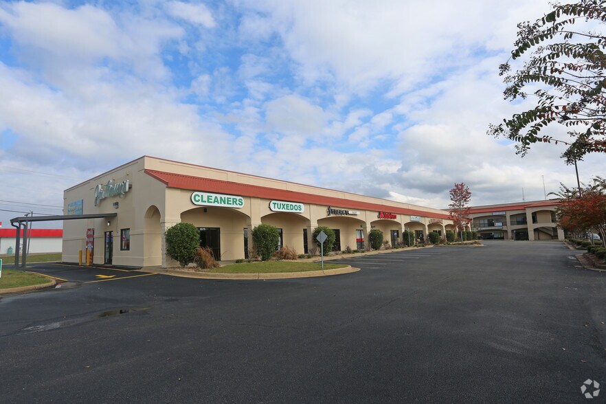 More Photos Of 2080-2096 Al-14 Hwy, Prattville Storefront Retail Office For Lease