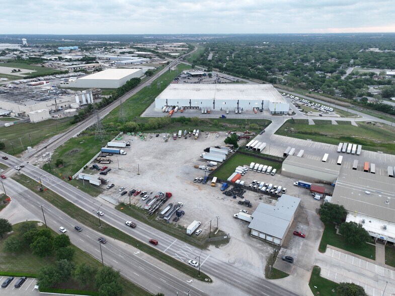 More Photos Of 3900 N Beach St, Haltom City Warehouse For Sale