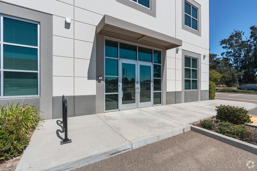 More Photos Of 1401 W Fairway Dr, Santa Maria Warehouse For Sale