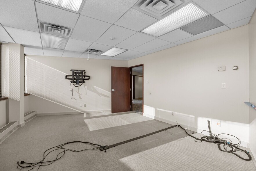 More Photos Of 667 Welsh Rd, Huntingdon Valley Loft Creative Space For Sale