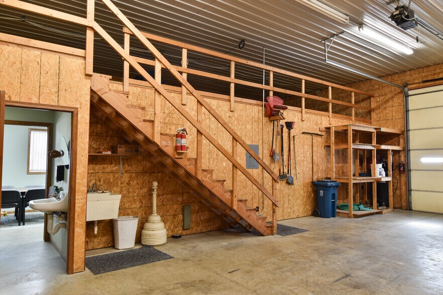 More Photos Of 1311 N Division St, Pontiac Warehouse For Sale