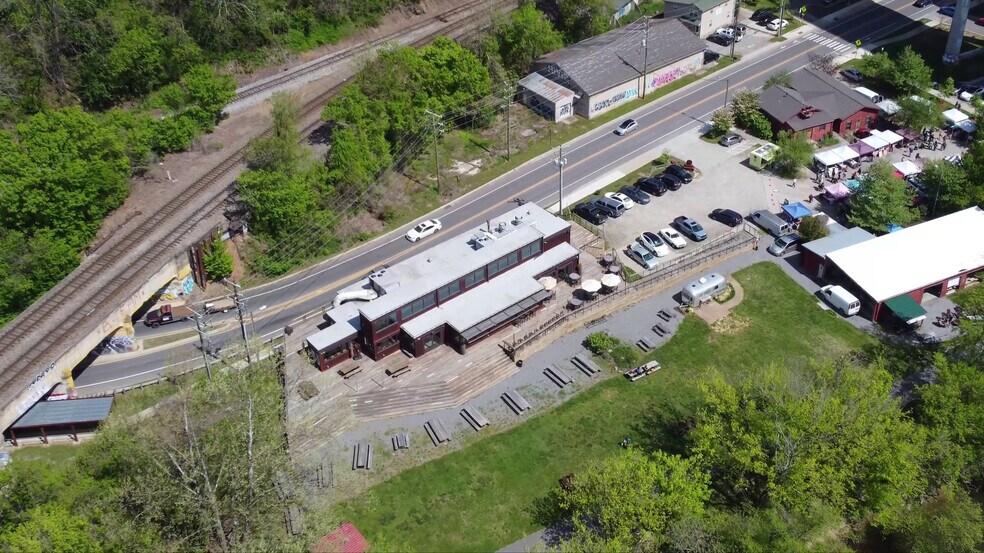 More Photos Of 350 Riverside Dr, Asheville Restaurant For Sale