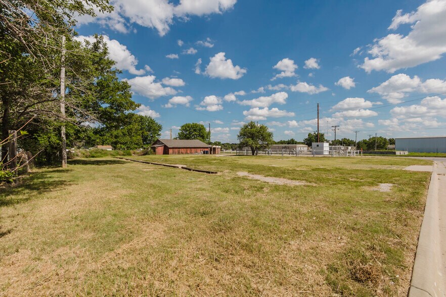 More Photos Of 1610 W 6th Ave, El Dorado General Retail For Sale