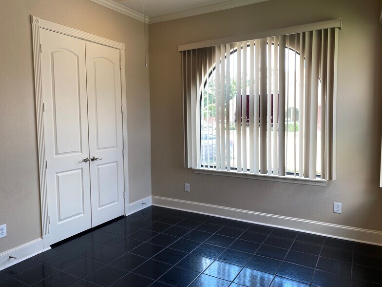 More Photos Of 13644 Breton Ridge St, Houston Medical For Sale