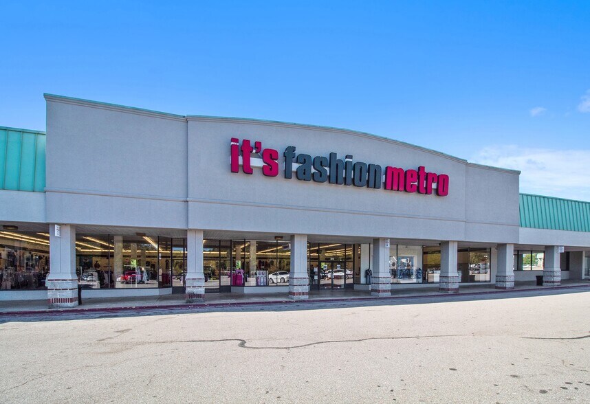More Photos Of 221-229 Nordan Dr, Danville General Retail For Lease