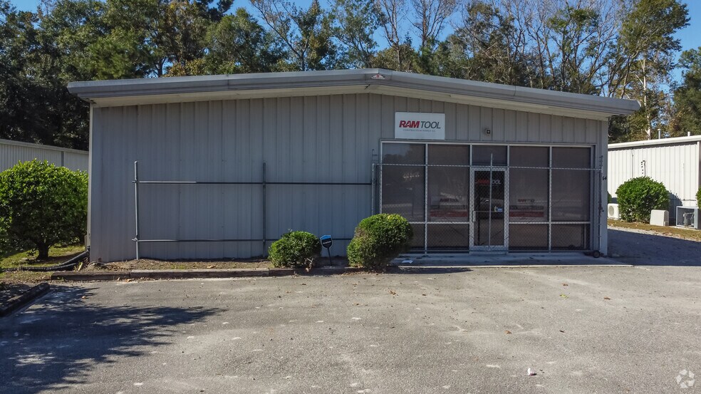 More Photos Of 64 Darlington Ave, Wilmington Flex For Lease