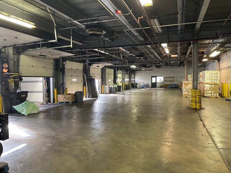 More Photos Of 6800 Santa Fe Dr, Hodgkins Warehouse For Lease