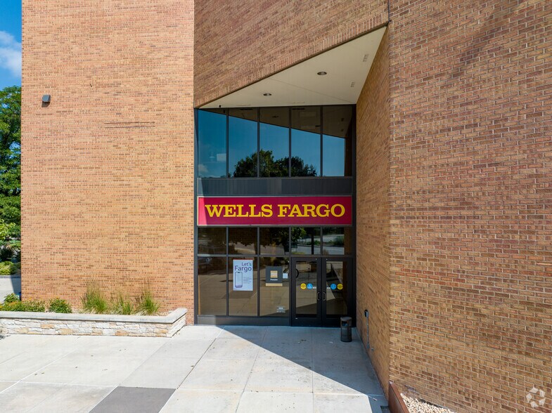 More Photos Of 1001 S Monaco Pky, Denver Office For Lease