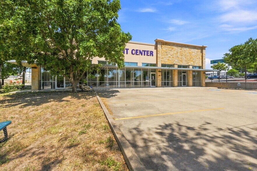 More Photos Of 11055 N IH-35, Austin Storefront For Lease