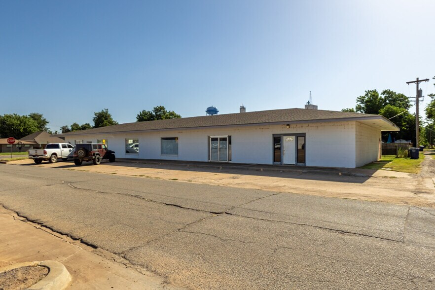 More Photos Of 101 S 6th St, Kingfisher General Retail For Sale