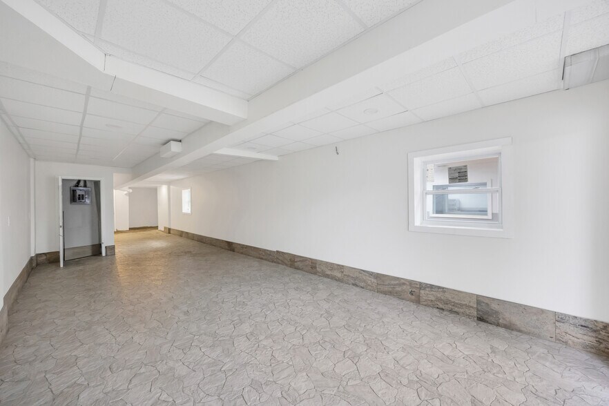 More Photos Of 28 Main St, Hempstead Storefront Retail Residential For Lease