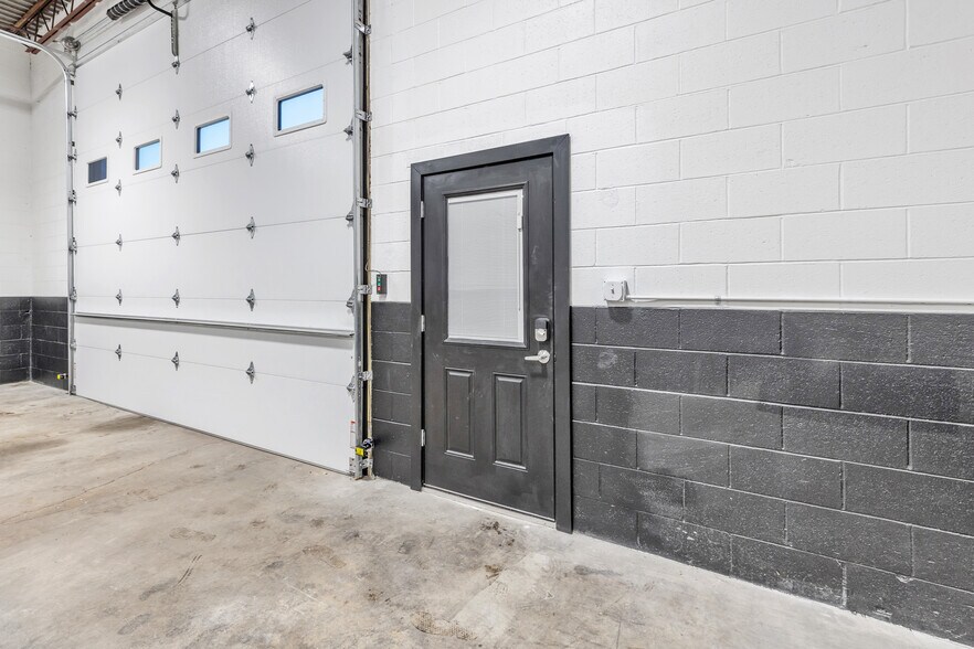 More Photos Of 67 Mainline Dr, Westfield Manufacturing For Lease