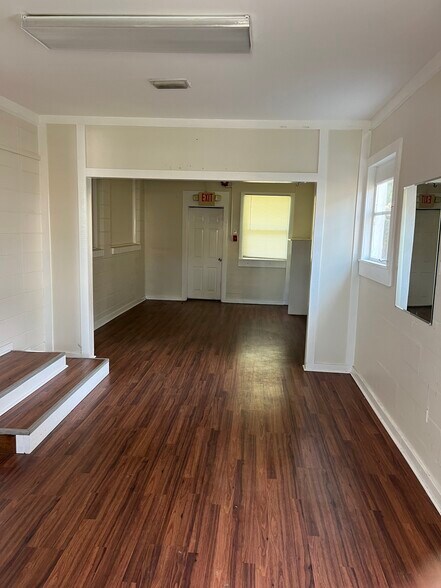 More Photos Of 134 NW Burk St, Lake City Daycare Center For Lease