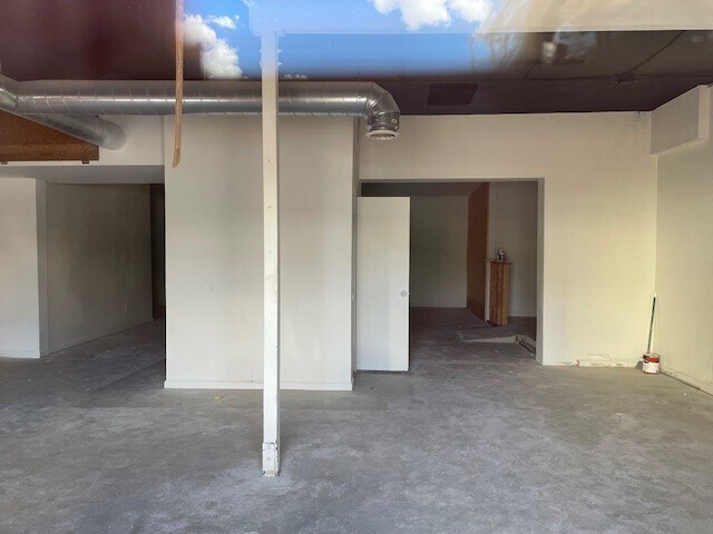 More Photos Of 292-296 N Palm Canyon Dr, Palm Springs Storefront Retail Residential For Lease
