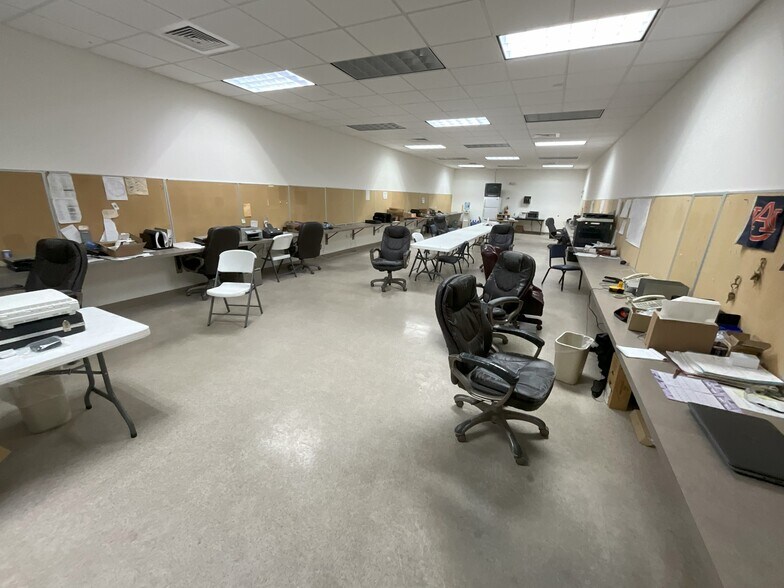 More Photos Of 251 Kelley Dr, Dothan Warehouse For Sale