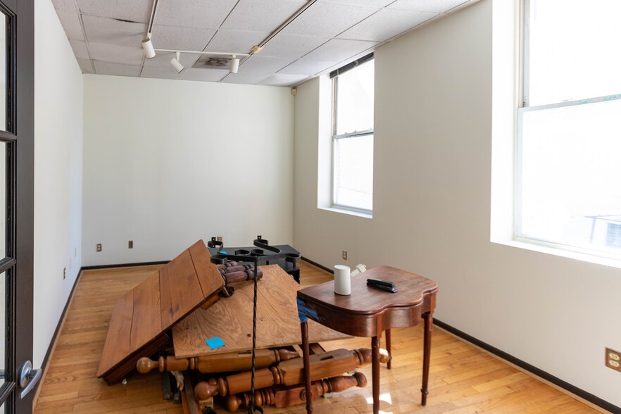 More Photos Of 115 W Saratoga St, Baltimore Storefront Retail Residential For Sale