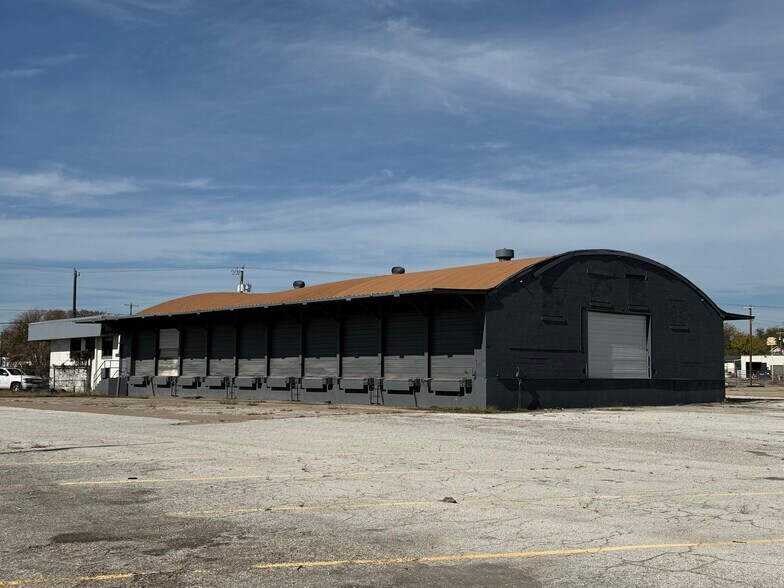 More Photos Of 1275 Riverside Dr, Fort Worth Warehouse For Lease