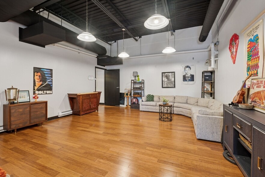 More Photos Of 5357 42nd Ave S, Minneapolis Freestanding For Sale