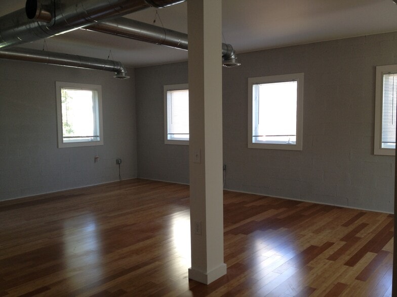 More Photos Of 2035 Manchester St NE, Atlanta Loft Creative Space For Lease