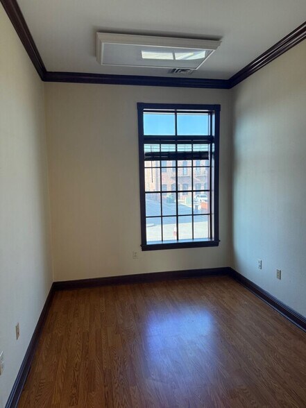 More Photos Of 19 N 5th St, Fort Smith Office For Lease
