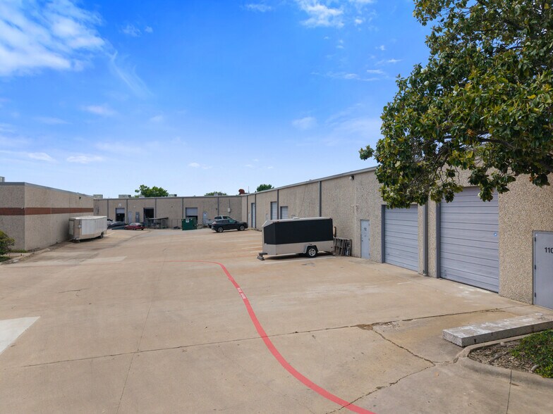 More Photos Of 11601 Plano Rd, Dallas Unknown For Lease