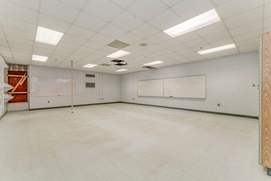 More Photos Of 13 Rome Rd SW, Cave Spring Office For Sale
