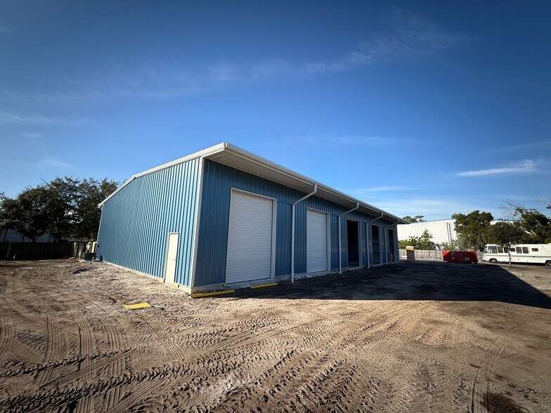 More Photos Of 6940 Sonny Dale Dr, West Melbourne Warehouse For Lease