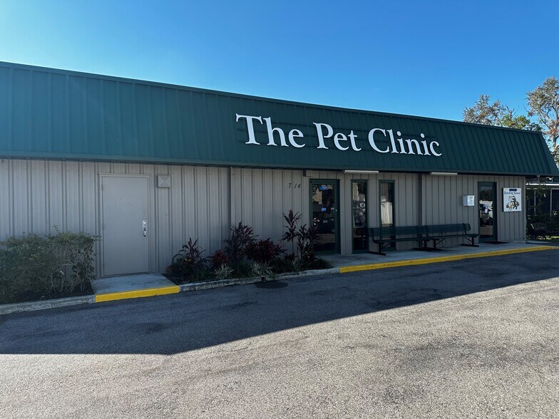 More Photos Of 714 60th St Ct E, Bradenton Veterinarian Kennel For Sale
