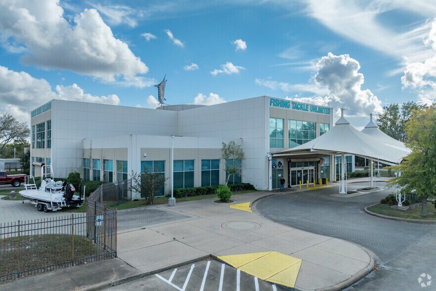 More Photos Of 12802-12808 Gulf Fwy, Houston Unknown For Lease