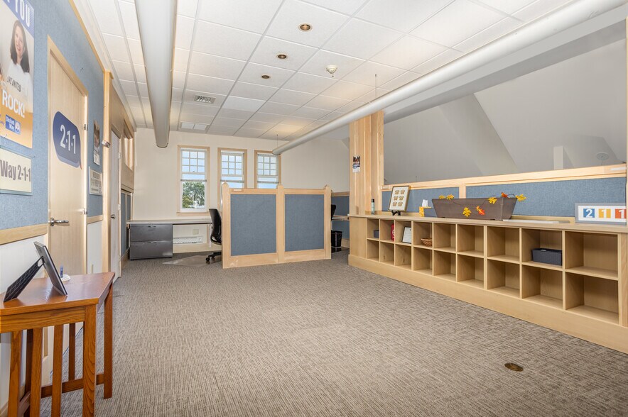 More Photos Of 1910 Harrington Dr, Lancaster Office For Sale