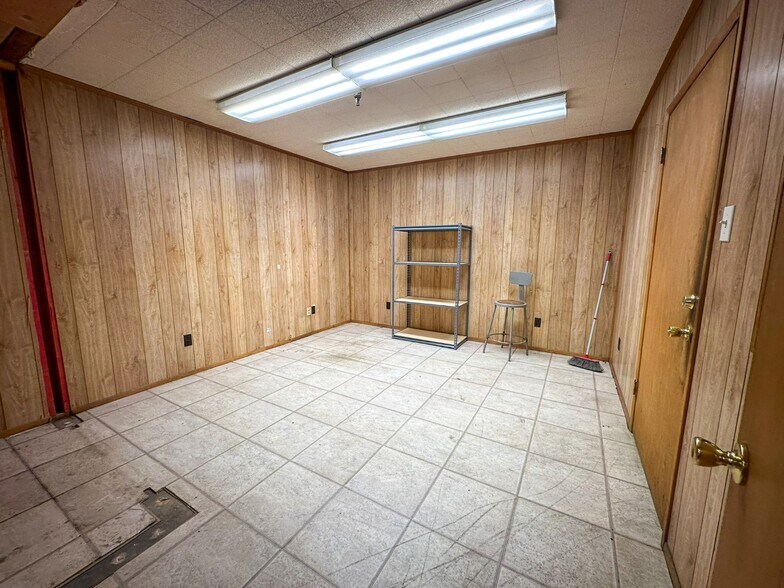 More Photos Of 101 Anvil St, Jacksonville Warehouse For Sale