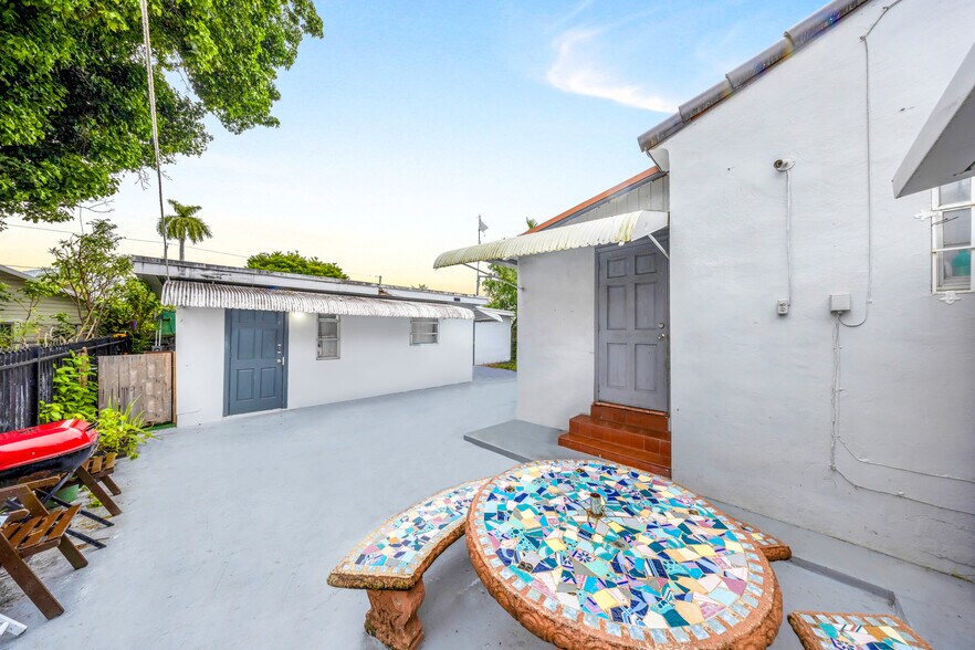 More Photos Of 943 SW 9th Ave, Miami Apartments For Sale
