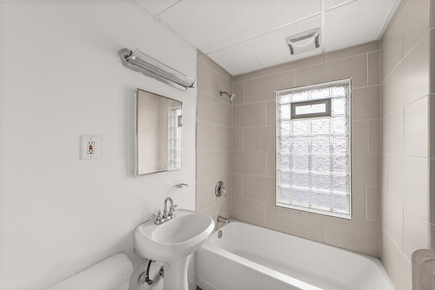 More Photos Of 1690 Eddington Rd, Cleveland Heights Apartments For Sale