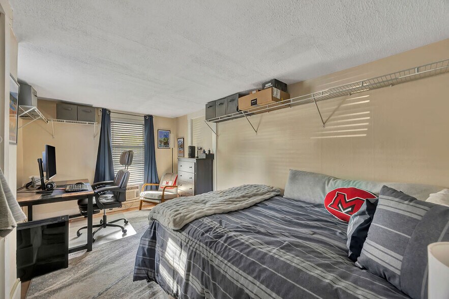 More Photos Of 215 N College Ave, Oxford Apartments For Sale