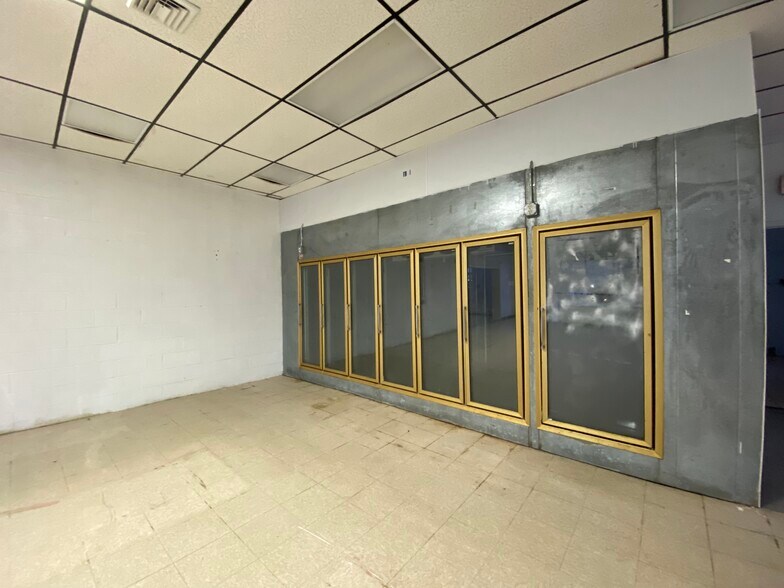 More Photos Of 462 Troy Schenectady Rd, Latham Freestanding For Lease