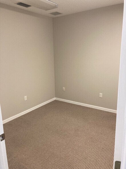 More Photos Of 14440-14442 Bruce B Downs Blvd, Tampa Medical For Lease