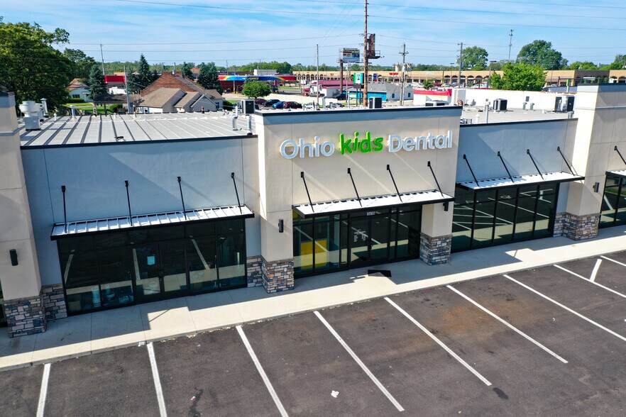 More Photos Of 1406 W 1st St, Springfield Storefront For Lease