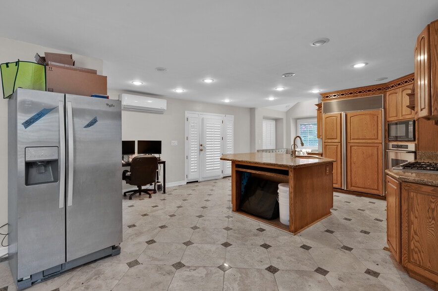 More Photos Of 801 W Whittier Blvd, La Habra Storefront Retail Residential For Sale