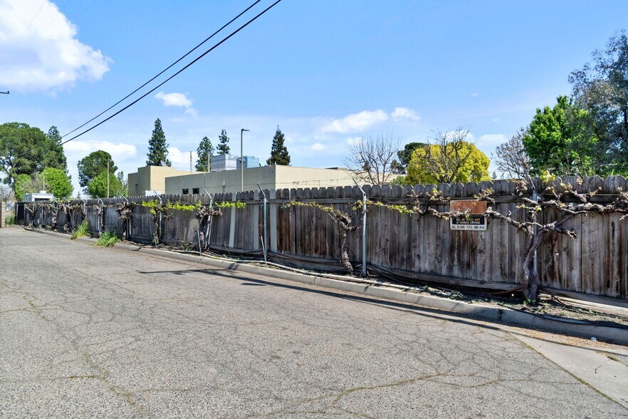More Photos Of 3520 E Shields Ave, Fresno Medical For Sale