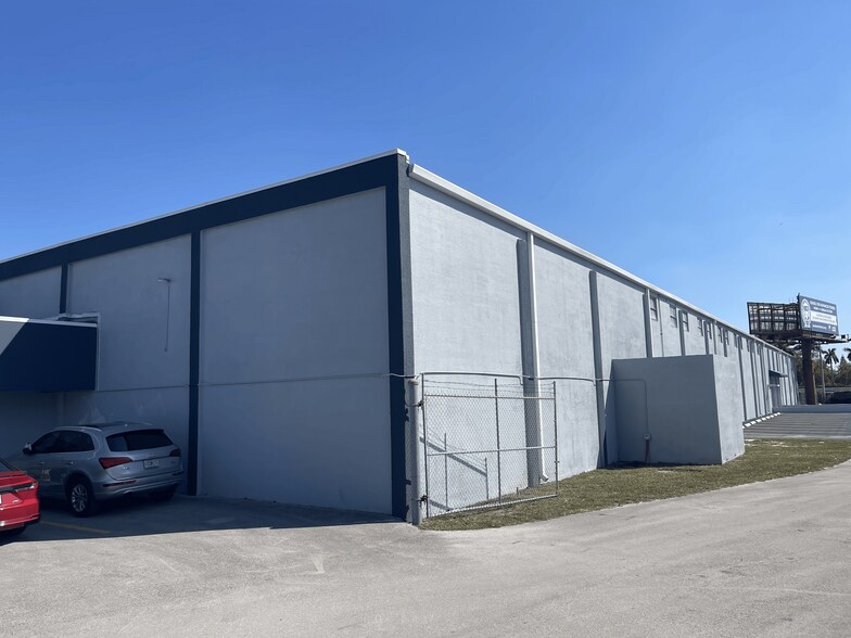 More Photos Of 4570 NW 128th St, Opa Locka Warehouse For Lease