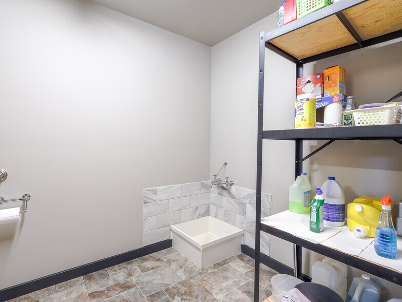 More Photos Of 4805 75 St, Stettler Storefront Retail Office For Sale