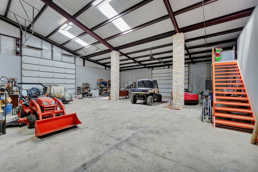 More Photos Of 2828 Interstate 20, Midland Flex For Sale