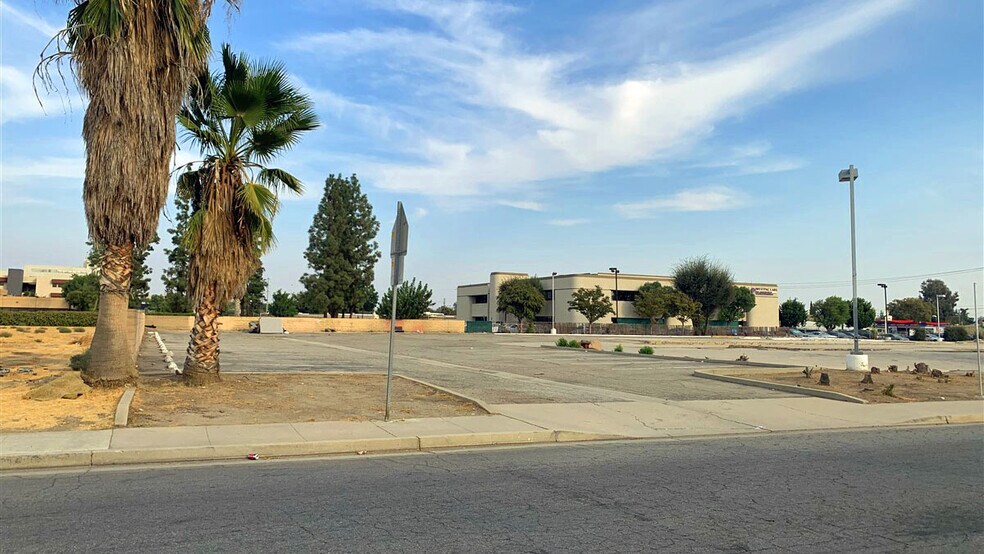 More Photos Of 920 34th St, Bakersfield Land For Sale
