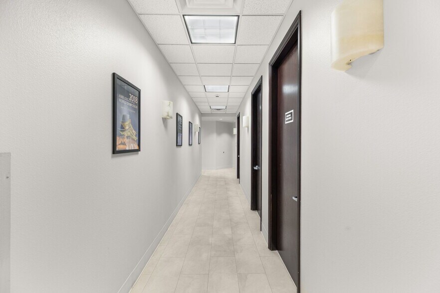 More Photos Of 7830 W Sahara Ave, Las Vegas Office For Sale