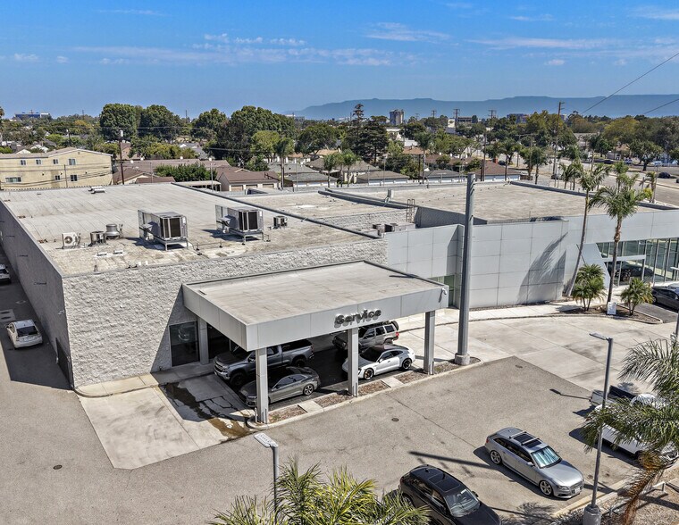 Primary Photo Of 1919 N Lakewood Blvd, Long Beach Auto Dealership For Sale