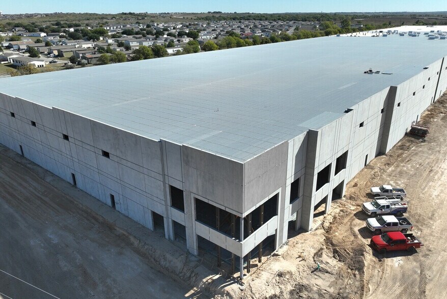 More Photos Of 435 Aiken Dr, San Marcos Manufacturing For Sale