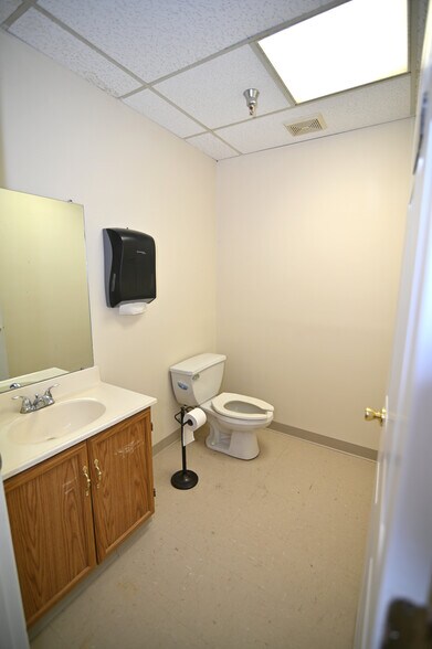More Photos Of 6 Industrial Park, Waldorf Medical For Lease