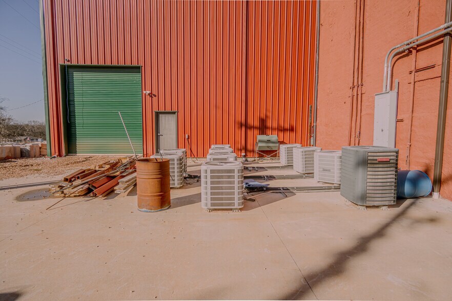 More Photos Of 103 N. Clarady, Wanette Industrial For Sale