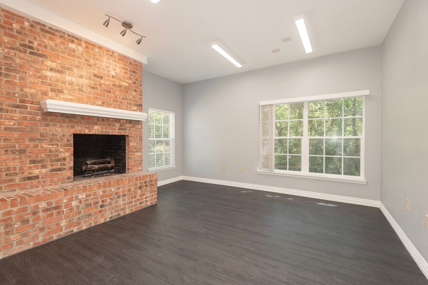 More Photos Of 9638 Greenville Ave, Dallas Office For Lease